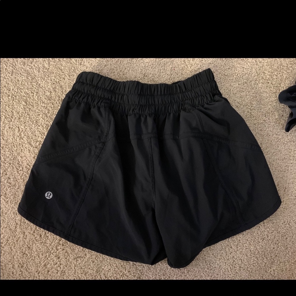 Lululemon Tracker Short 4” Size 6 - image 1